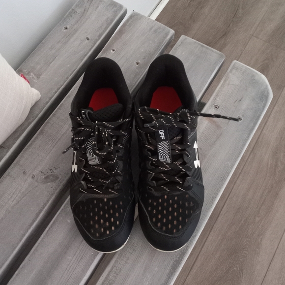 Under Armour Cleats - Picture 2 of 3